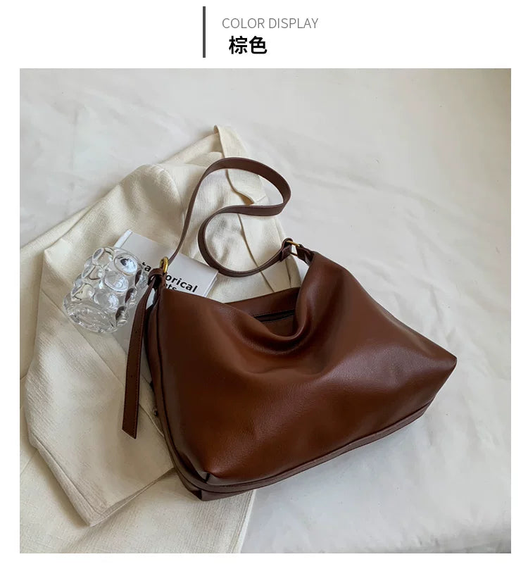 Black Bag Women's Autumn and Winter Fashion New Fashionable Large Capacity Shoulder Crossbody Bag Casual All-match Commuter Tote Bag