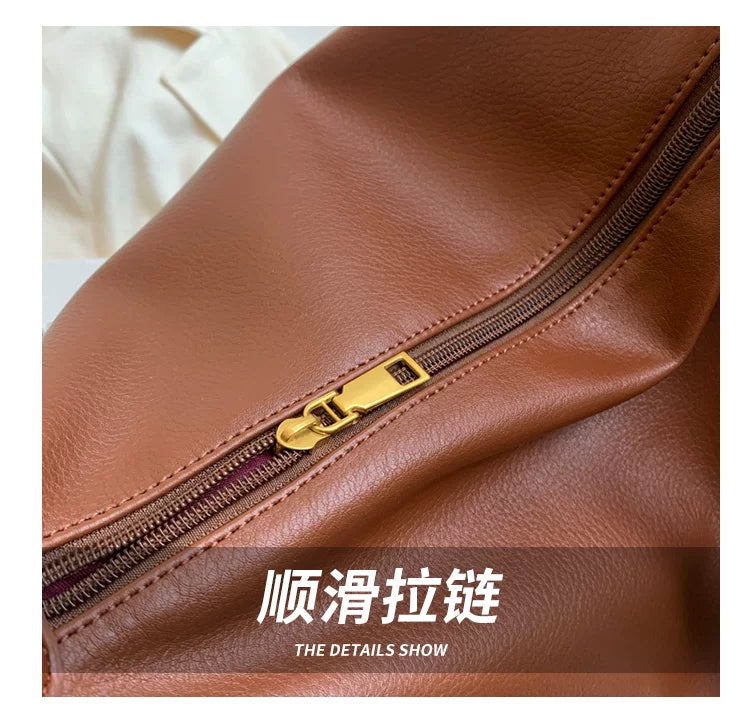 Black Bag Women's Autumn and Winter Fashion New Fashionable Large Capacity Shoulder Crossbody Bag Casual All-match Commuter Tote Bag