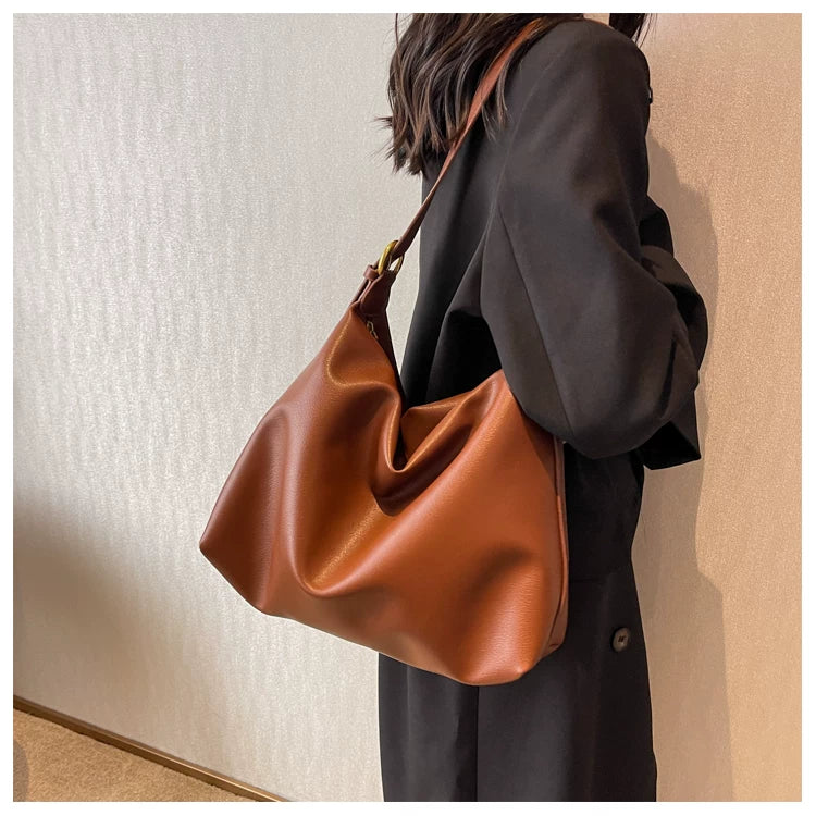 Black Bag Women's Autumn and Winter Fashion New Fashionable Large Capacity Shoulder Crossbody Bag Casual All-match Commuter Tote Bag