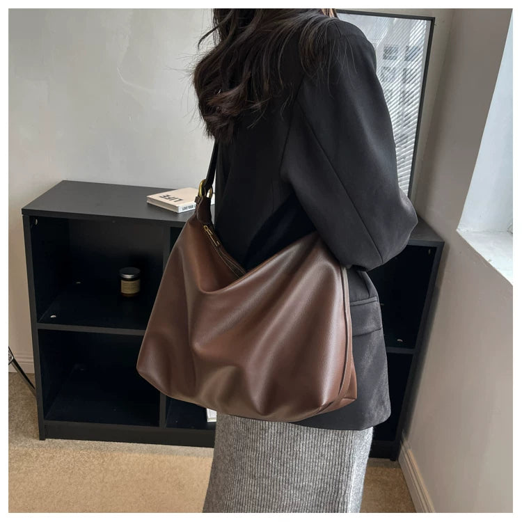 Black Bag Women's Autumn and Winter Fashion New Fashionable Large Capacity Shoulder Crossbody Bag Casual All-match Commuter Tote Bag