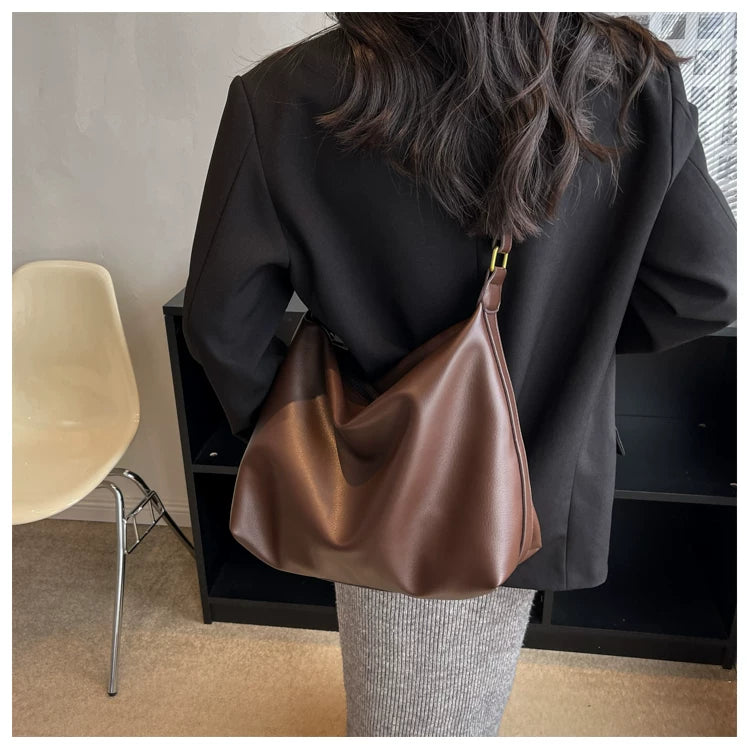 Black Bag Women's Autumn and Winter Fashion New Fashionable Large Capacity Shoulder Crossbody Bag Casual All-match Commuter Tote Bag