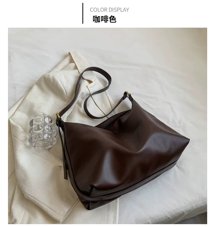 Black Bag Women's Autumn and Winter Fashion New Fashionable Large Capacity Shoulder Crossbody Bag Casual All-match Commuter Tote Bag